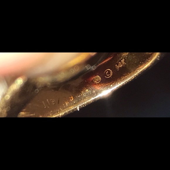 14kt diamond wedding ring size 5 can be resized - Picture 7 of 7